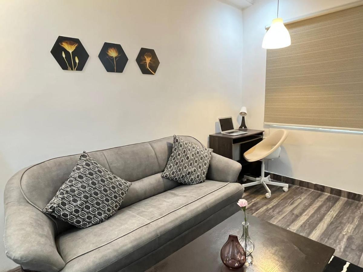 Bedchambers Serviced Apartments, Hyderabad Bagian luar foto